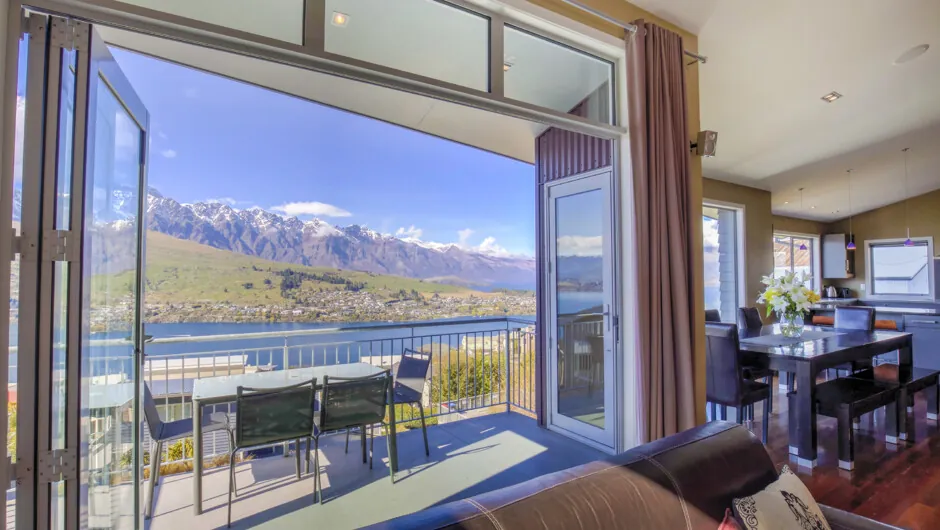 Paradise Peaks - Queenstown Holiday Home in Auckland Central, Auckland