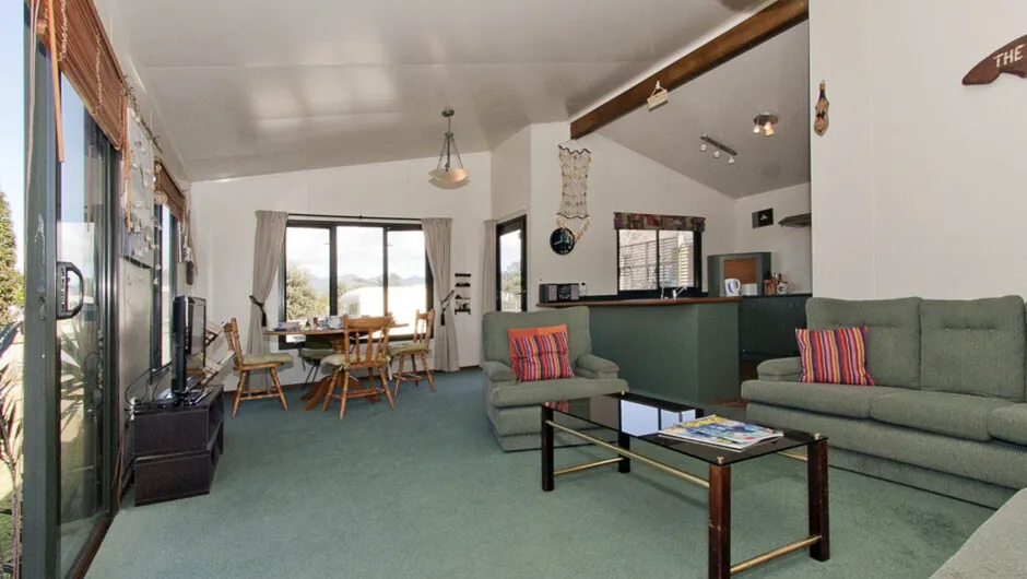Korolevu Beach House - Whangamata Holiday Home in Whangamatā, Coromandel